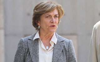 Matthei advierte crisis habitacional y pide "destrabar permisos" para reactivar inversión inmobiliaria