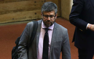 PPD denuncia amenazas de muerte contra diputado Araya ante "tsunami" de indicaciones a la megarreforma