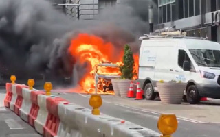 Video: Vehículo se incendia y explota cerca del Toro de Wall Street en Nueva York