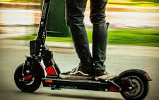 Cifras de accidentes de trayecto en scooters aumentan 84% en dos años: Marzo fue el mes con más incidentes