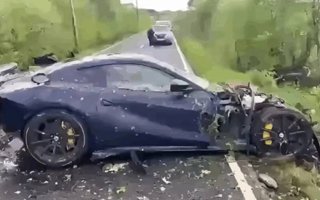 Convirtió un exclusivo Ferrari de más de 2 millones de dólares en chatarra