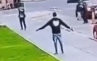 Video | Se negó a soltar el arma: PDI hiere a hombre que disparó frente a cuartel