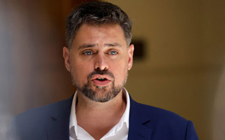 Manouchehri y ofensiva PC contra Naín-Retamal: "No somos partidarios de restarle atribuciones a Carabineros"
