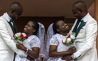 Fotos | El curioso matrimonio entre dos parejas de gemelos en Nigeria: Novios y novias incluso se llamaban igual
