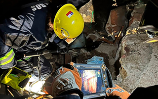Coordinador Bomberos de misión chilena a Venezuela: "Es vital que las primeras respuestas sean antes de 72 horas"