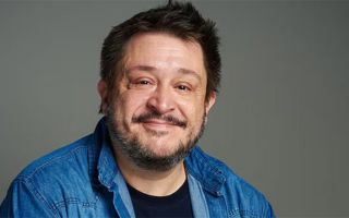 Hernán Casciari, autor de "El mejor infarto de mi vida", habla del humor: "No puede ser global"