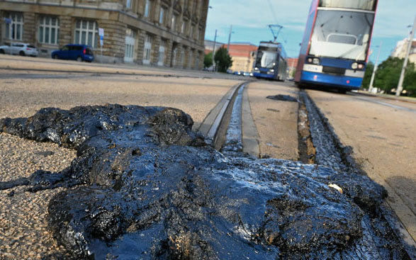 Calor derrite las juntas de los rieles del tranvía en Leipzig: Autoridades piden ayuda para limpiar
