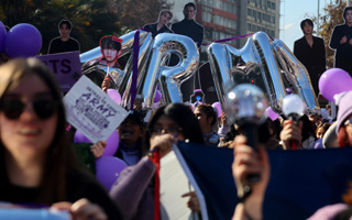 Gremio de productoras reacciona a anuncio de ajustes a normativa tras polémica por BTS y pide una "conversación seria"