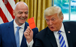 Polémica llamada de Trump a la FIFA causa reacciones políticas: "Gracias por deshacerse de esa ridícula tarjeta"