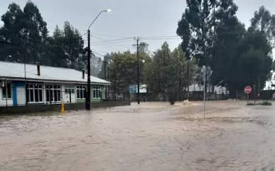 "La comuna estuvo aislada": La difícil jornada en Corral tras caer más de 180 mm de lluvia en 24 horas