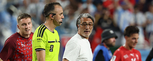 DT de Suiza lanza fuertes dardos contra el árbitro por expulsión que marcó derrota ante Argentina