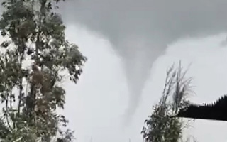 Video | Registran tornado entre Bulnes y Chillán Viejo en medio de intenso sistema frontal en el Ñuble