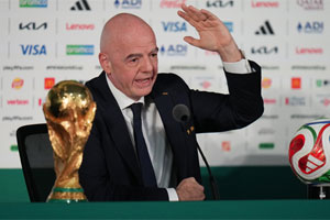 ¿La FIFA "vende" el Mundial? Nuevo proyecto de Infantino causa revuelo y genera otro fuerte conflicto con Europa: "Esto cruza una línea"