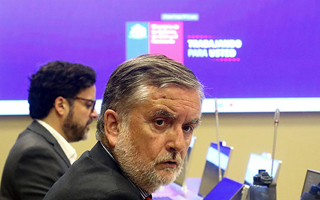 Ministerio de las Culturas implementa cambios en fondos concursables y los reduce para 2027