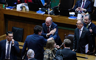 Aplausos y críticas: Las reacciones cruzadas que dejó la aprobación de los vetos al Plan de Reconstrucción
