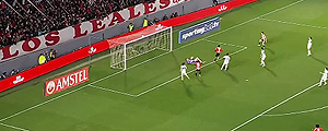 Mira el gol de Zampedri con el que Católica le empató a Estudiantes y el tanto de los argentinos