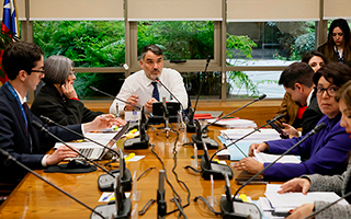Tras suspensión por falta de quórum: Comisión de Hacienda del Senado aprueba proyecto de Sala Cuna