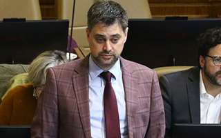 Diputados piden sanción a Manouchehri por acusar a exsubsecretario de negociar "bajo el efecto de drogas"