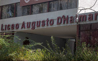 Suspenden clases en Liceo Augusto D'Halmar por amenaza de "fusilar y quemar" a un alumno que se opuso a paro