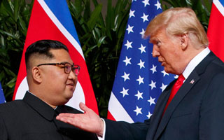 Trump ordena reducir ejercicios militares con Corea del Sur y alude a su "buena relación" con Kim Jong Un