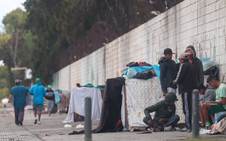 Investigador trasandino afirma que el 10% más pobre de Chile gana 52% más que el de Argentina y desata debate