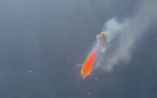 Video | Helicóptero ultraligero se estrella en el norte de Italia: Dos personas murieron