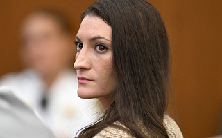 ¿Actuó consciente o sufrió psicosis posparto? El caso de Lindsay Clancy, acusada de matar a sus hijos en EE.UU.