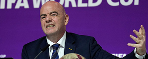 La última "locura" de Gianni Infantino para revolucionar el fútbol, mientras la UEFA le da un nuevo golpe