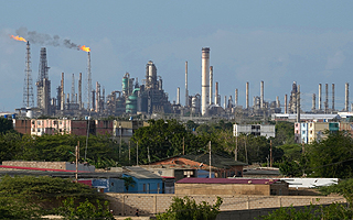 Suspicacias y dudas: Las impresiones ante el "histórico" acuerdo petrolero entre Venezuela y EE.UU.
