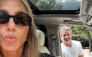 Jim Curtis, pareja de Jennifer Aniston, llena de elogios a la actriz de "Friends": "Abierta, amable y amorosa"