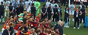 "Necesitaba mirar porque...": Habla el "único" argentino que no participó del repudiado gesto a España en la final del Mundial