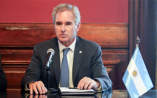 Canciller argentino aclara dichos sobre "condición bioceánica" y reafirma declaración conjunta con Chile