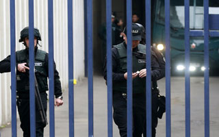 De $250 a $450 mil por drogas o celulares: Cómo operaban los gendarmes acusados de corrupción en la cárcel de Collipulli