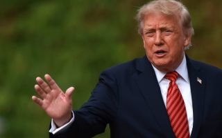 Trump dice que conflicto entre R. Unido y Argentina por Malvinas sería un "desastre potencial"