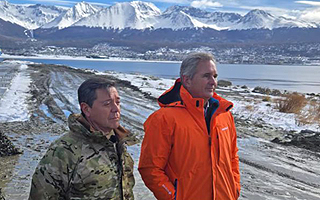 Ministros argentinos visitan base en Tierra del Fuego y gobernador pide "posicionamiento firme en el Atlántico Sur"