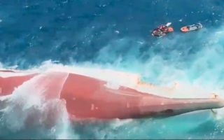 Ferri naufraga en Indonesia: Hay al menos seis muertos y 129 desaparecidos