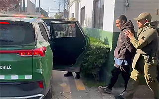Detienen a hombre tras ser sorprendido faenando y asando un perro en plena vía pública en La Pintana
