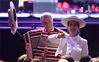 Video: El pie de cueca de Kast junto a la Primera Dama en la inauguración de las fondas del Parque O'Higgins