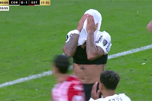 Con un insólito penal: La dramática secuencia final entre Corinthians y Estudiantes en la Libertadores... Mira las imágenes