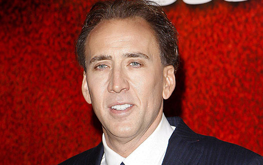 Fotos | Nicolas Cage hace rara aparición junto a su esposa en una alfombra roja junto y sorprende con su look