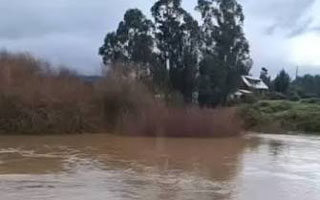 Alerta roja en Cautín, Arauco y Valdivia por intensas lluvias: Senapred ordenó evacuaciones