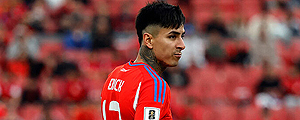 Erick Pulgar se harta: Responde fuerte a quienes lo tildan de "frágil" y realiza una aclaración por su ausencia en la "Roja"