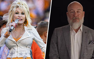 Representante de Dolly Parton acusa a sobrino de la cantante de coacción, extorsión y amenazas: Pidió orden de alejamiento