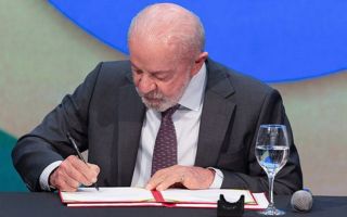 Lula prohíbe las apuestas deportivas y los casinos en línea a días de la elección presidencial en Brasil