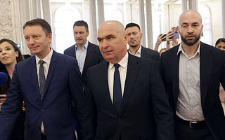 Escándalo en Rumania por presunta injerencia de EE.UU. en la caída de primer ministro conservador