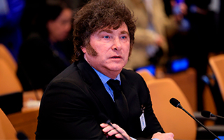 Argentina acusa vuelos ilegales de una empresa británica entre Malvinas y Punta Arenas y anuncia acción penal