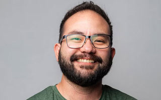 Brutal crimen de ejecutivo del New York Times: Fue encontrado muerto en un estacionamiento y detuvieron a sus suegros