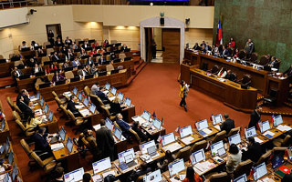 Reforma al sistema político: Las nuevas reglas y el rechazo del PC a la condena al totalitarismo