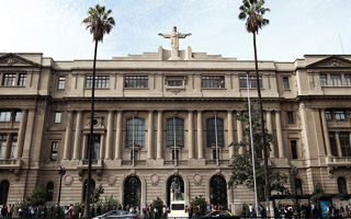 Estudiantes de la UC eligen nueva federación: Cinco listas disputarán elección marcada por incidentes en marcha
