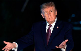 Trump reitera promesa de US$5.000 por adulto si los republicanos ganan en elecciones de noviembre